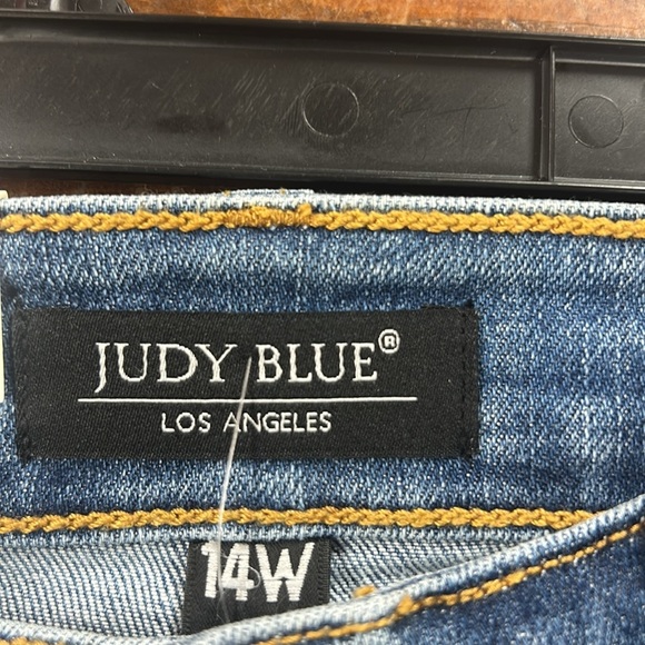 Medium Wash Classic Flare Jeans - Judy Blue - Picture 3 of 6